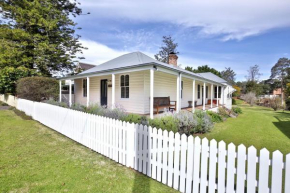The Cottage - In the Heart of Berry Berry
